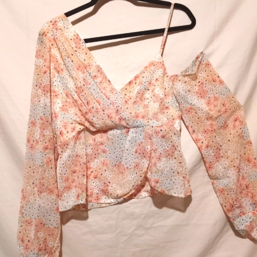 Flower Print Top Sz M ..Runs Small.